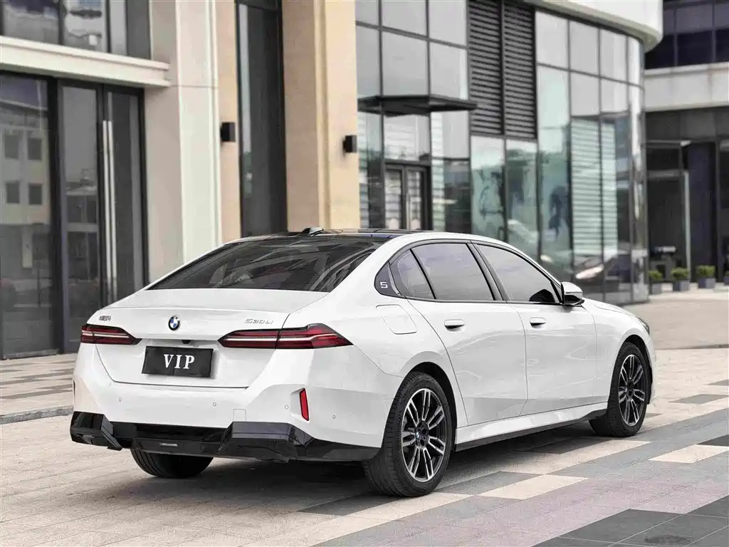 BMW 5 Series — миниатюра 4