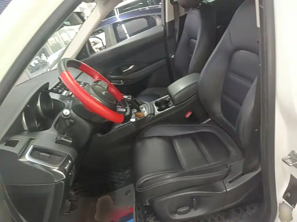 Jaguar E-PACE — миниатюра 15