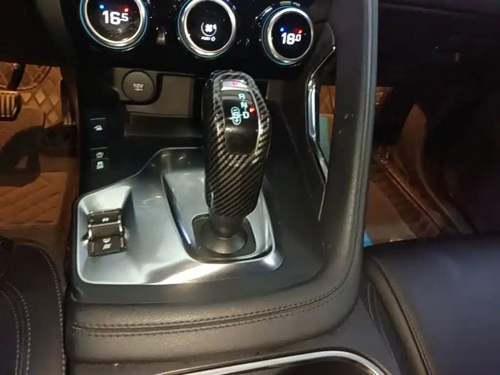 Jaguar E-PACE — миниатюра 14