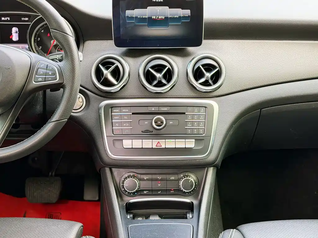 Mercedes-Benz GLA — миниатюра 5