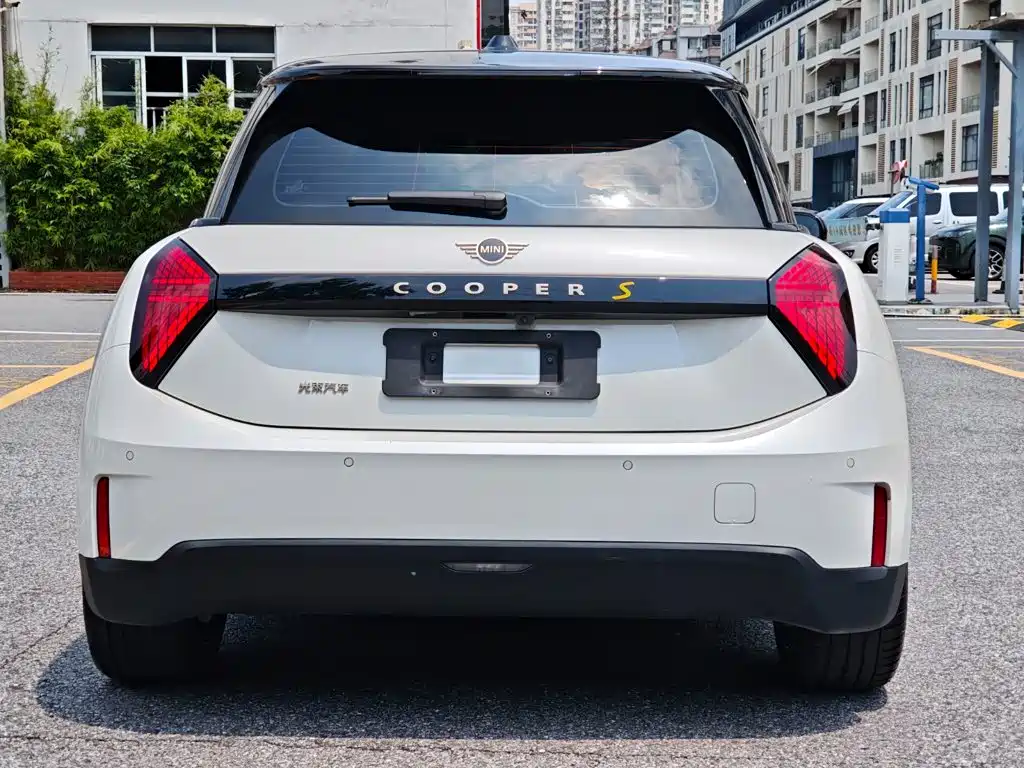 MINI MINI COOPER EV — миниатюра 6