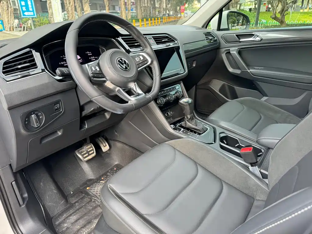 Volkswagen Tiguan L — миниатюра 5