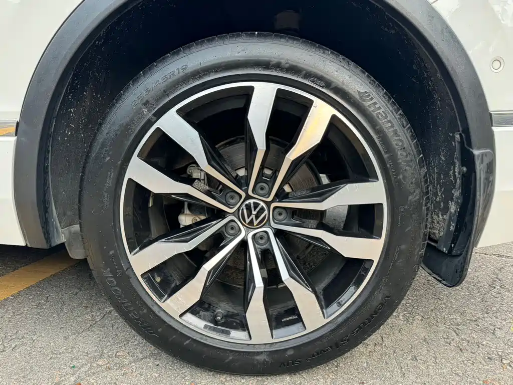 Volkswagen Tiguan L — миниатюра 17