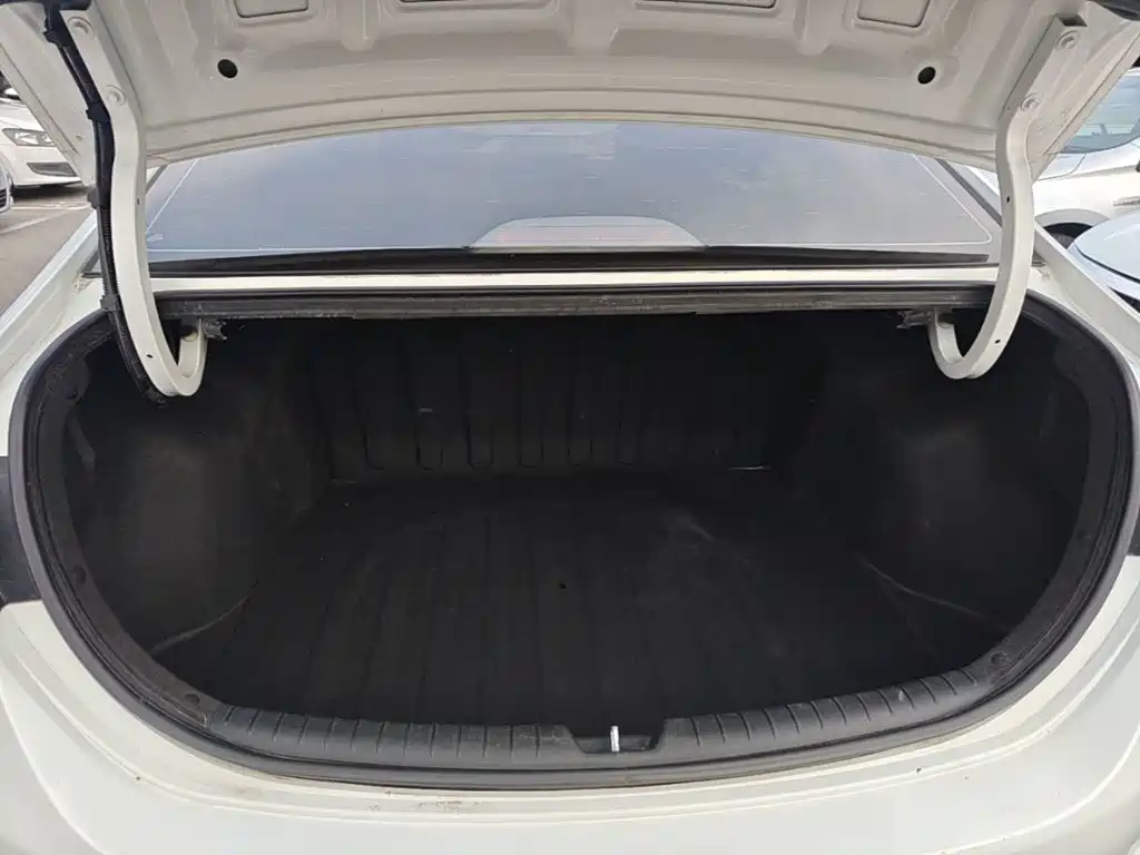 Hyundai Verna - фото 19