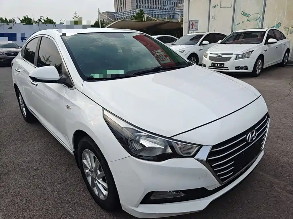 Hyundai Verna - фото 4