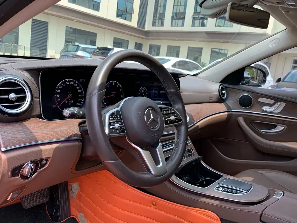 Mercedes-Benz E-Class — миниатюра 16