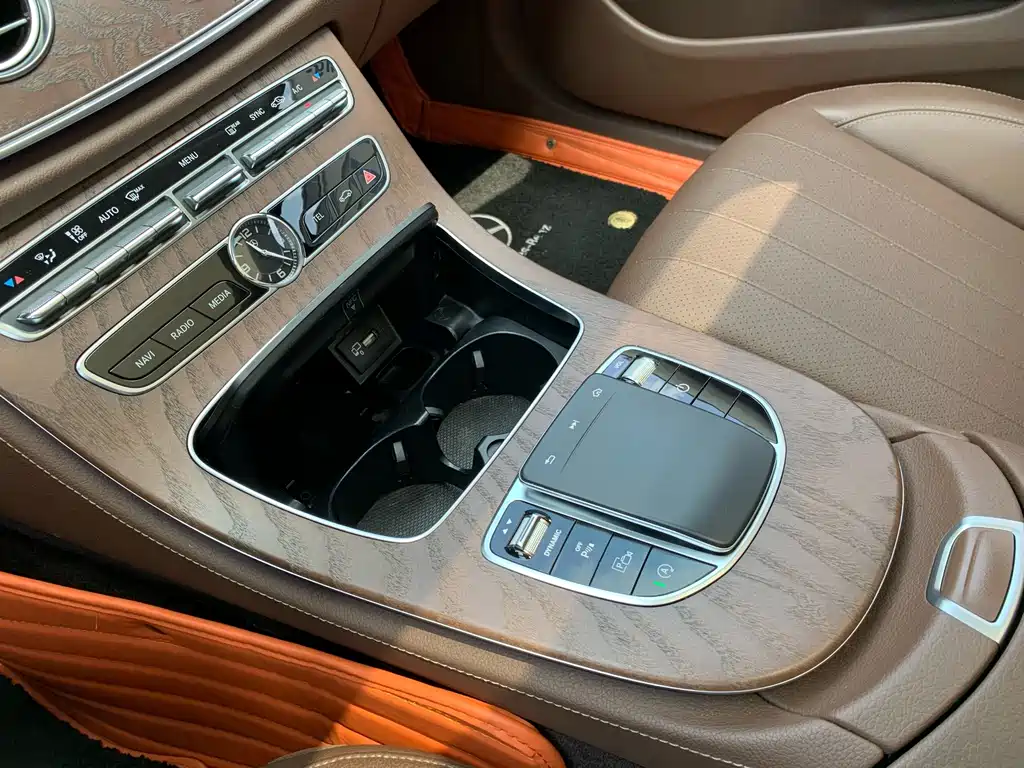 Mercedes-Benz E-Class — миниатюра 19