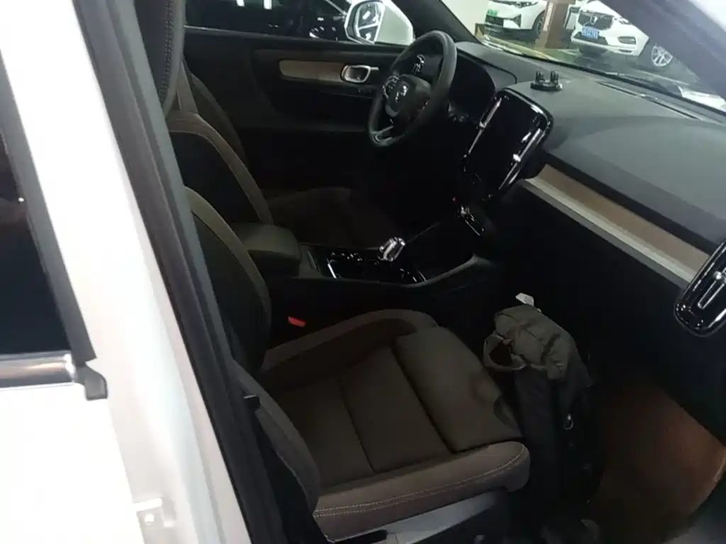 Volvo XC40 — миниатюра 25
