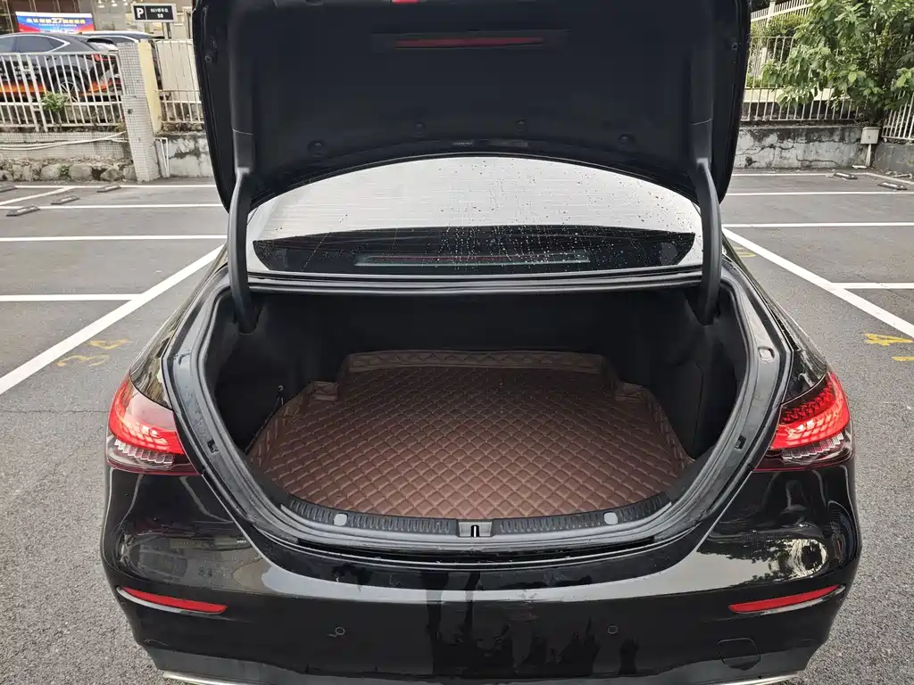 Mercedes-Benz E-Class — миниатюра 21