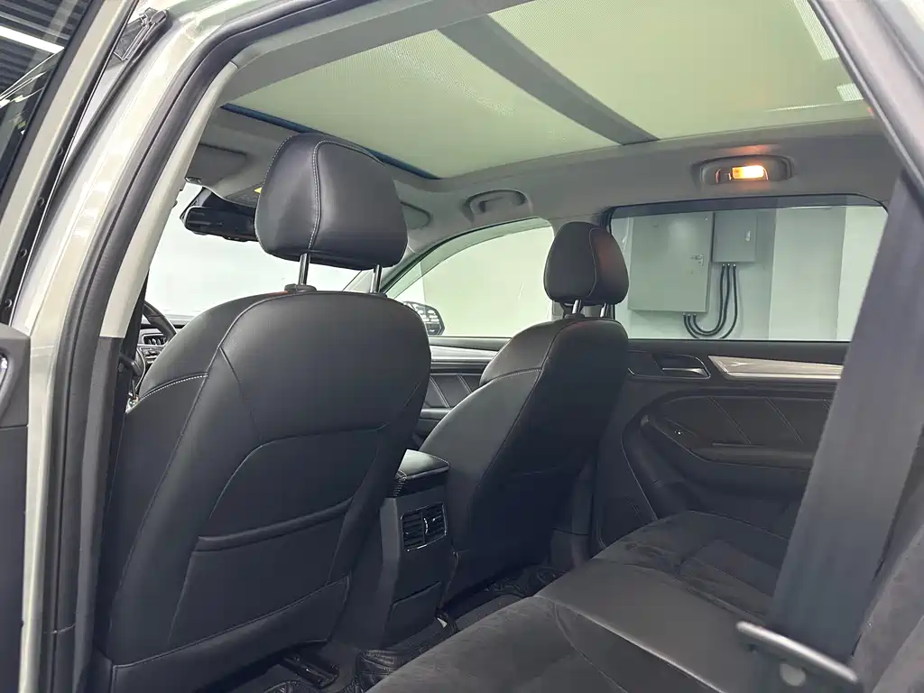 ROEWE RX5 NEW ENERGY