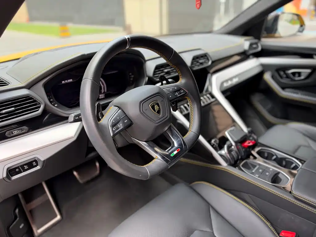 Lamborghini Urus — миниатюра 3
