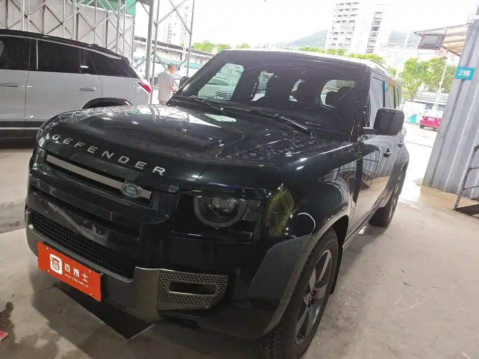 Land Rover Defender 2021
