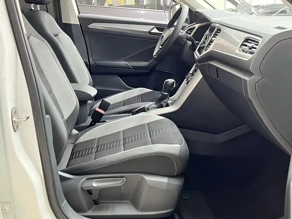 VOLKSWAGEN T ROC EXPLORING SONGS