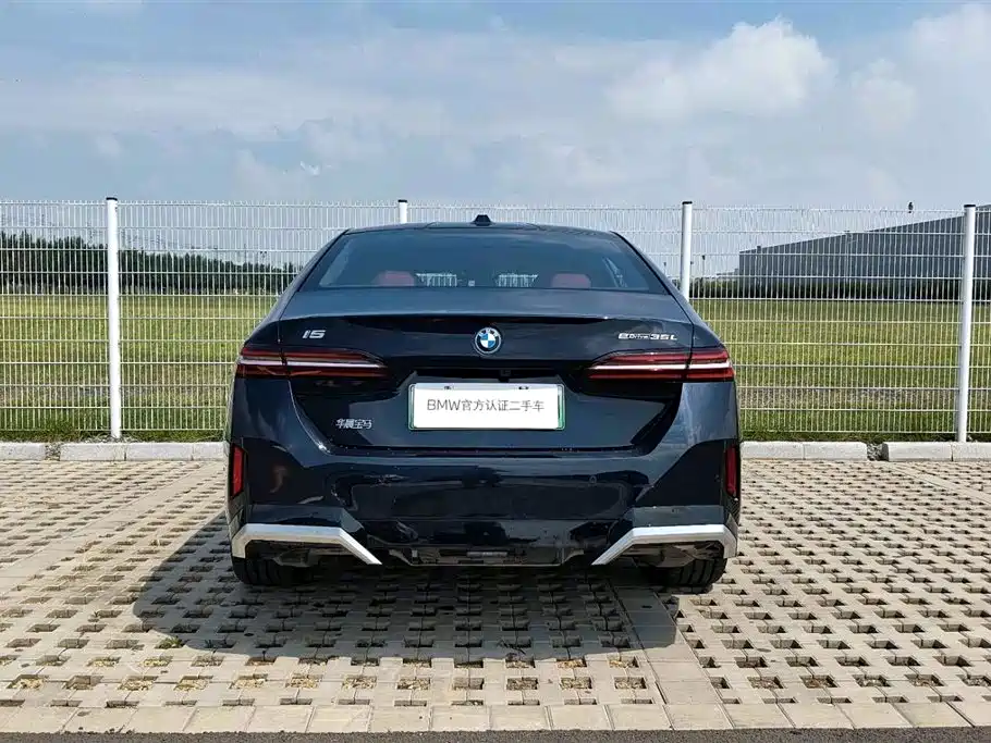 BMW I5