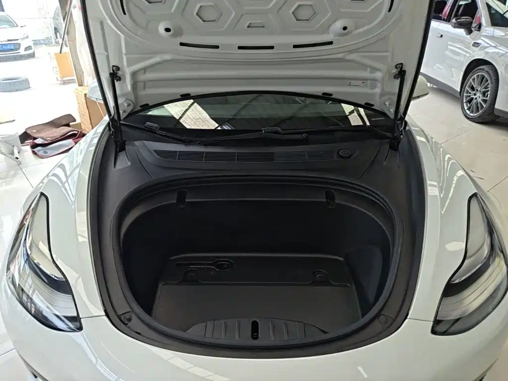 Tesla Model 3 — миниатюра 20