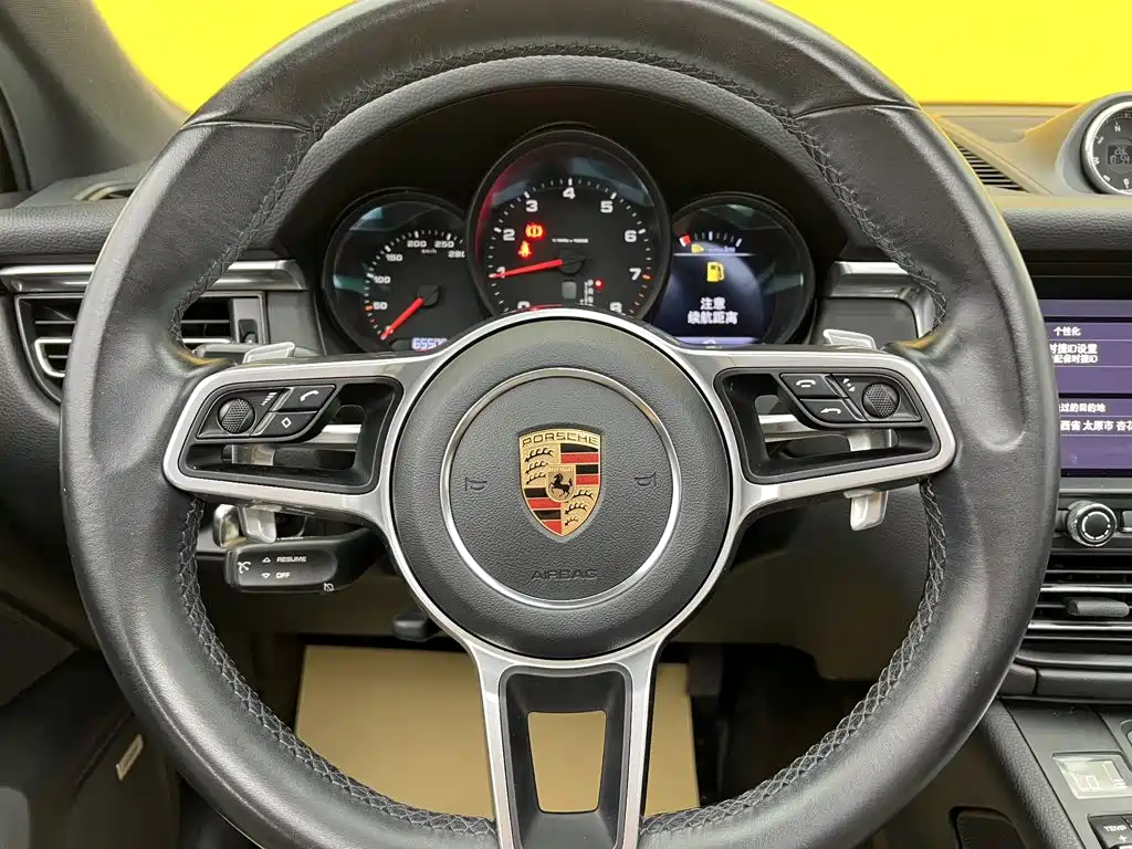 Porsche Macan — миниатюра 14
