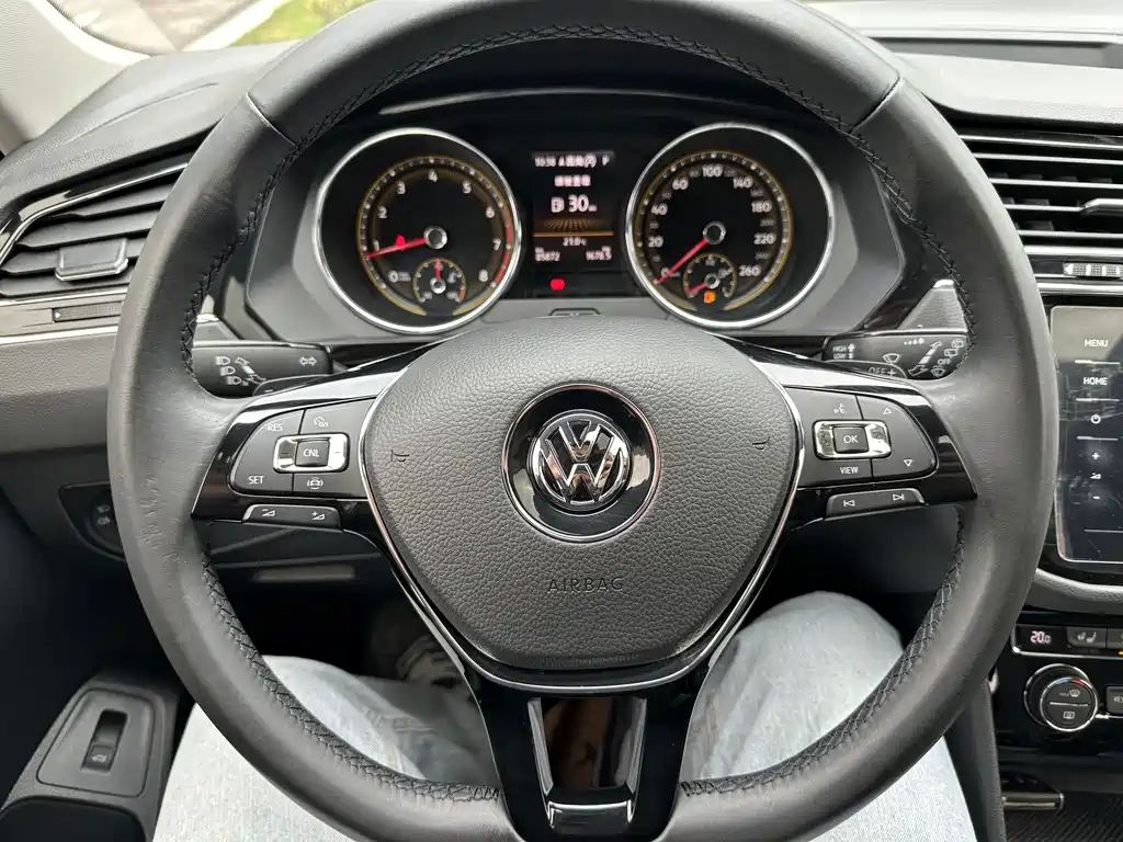 Volkswagen Tiguan L — миниатюра 8