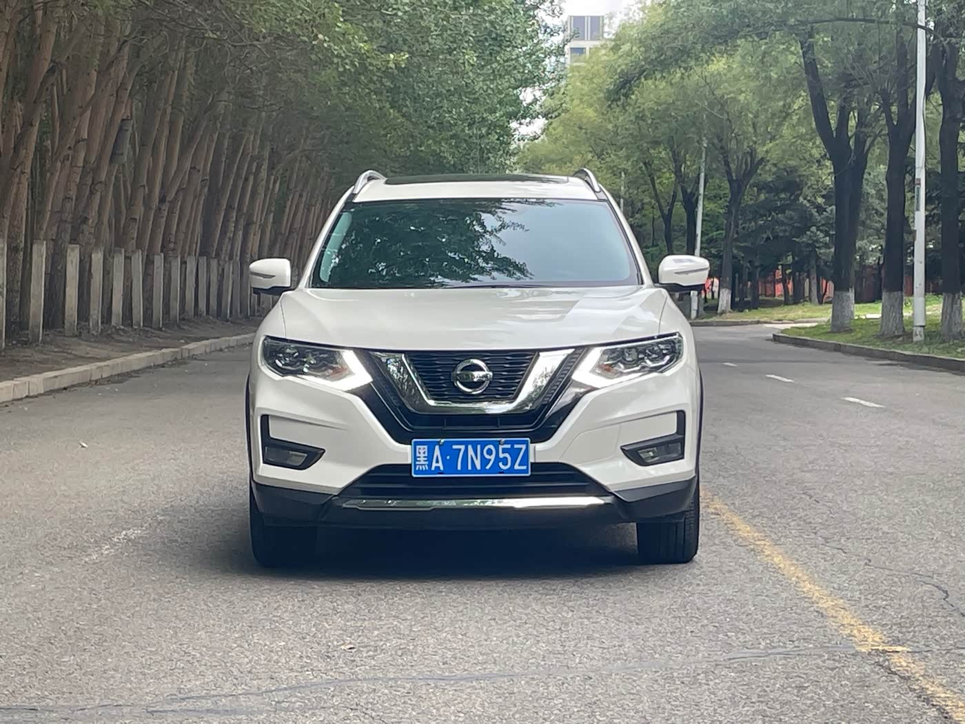 Nissan X-Trail 2.0 л 2023 г. Белый, пробег 32000 км