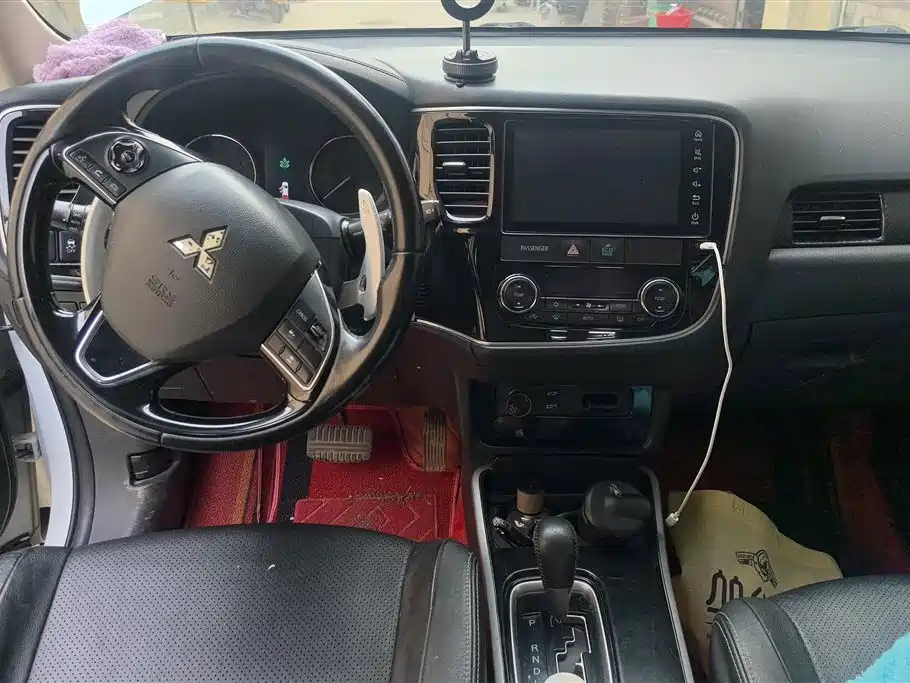 MITSUBISHI OUTLANDER