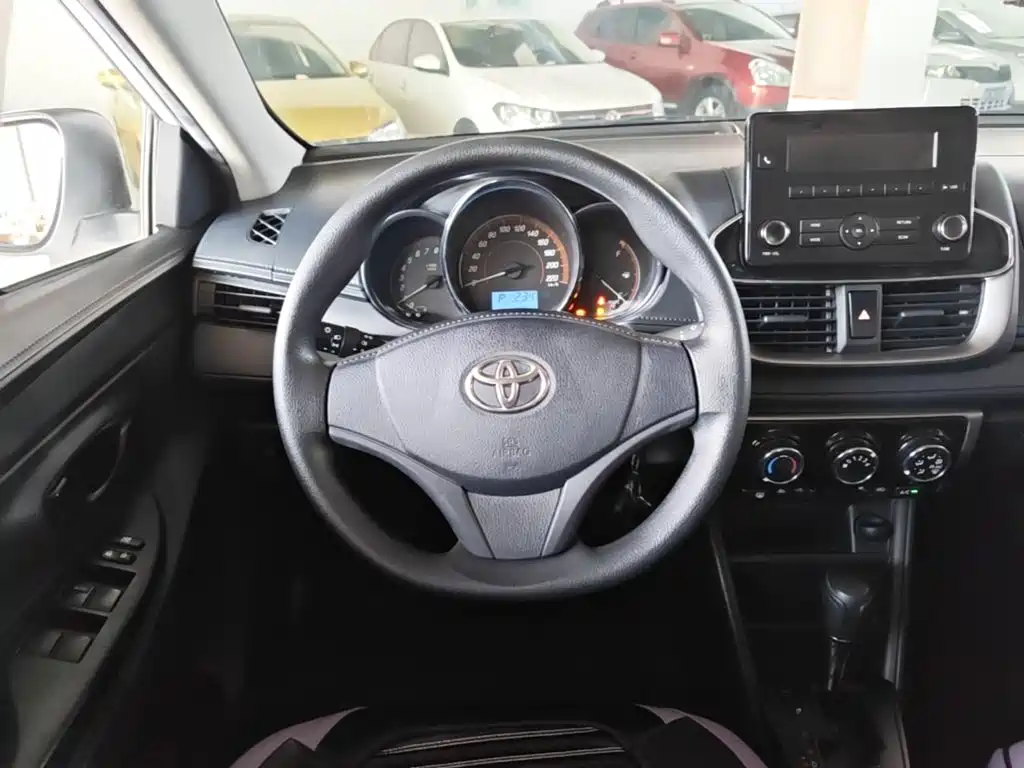 Toyota Yaris L — миниатюра 11