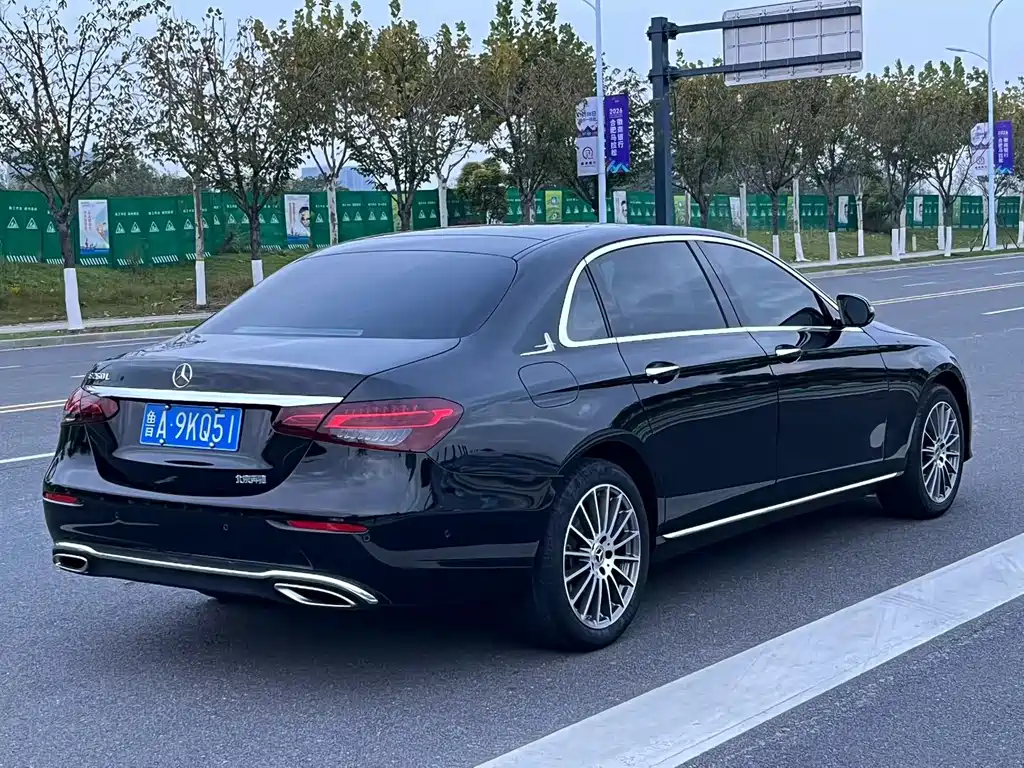 Mercedes-Benz E-Class — миниатюра 7