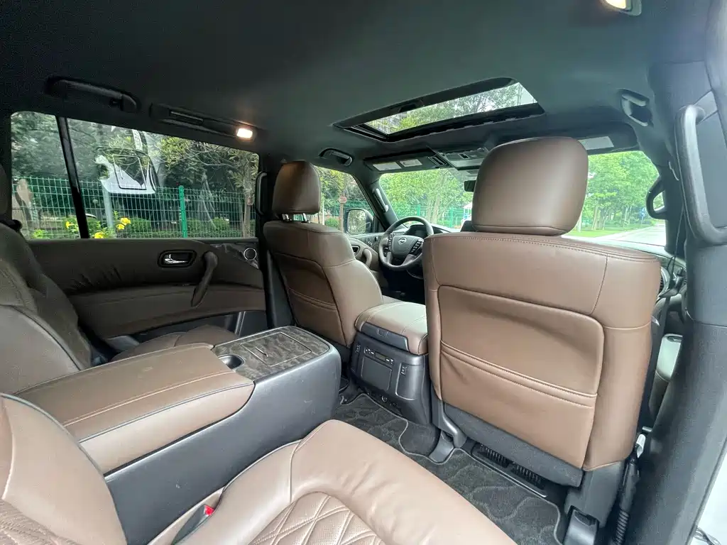 Nissan Patrol — миниатюра 9