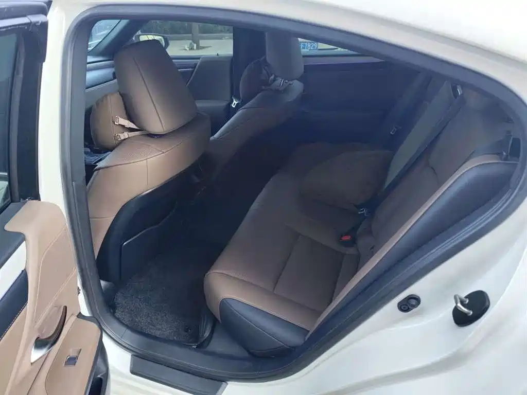 Lexus ES — миниатюра 6