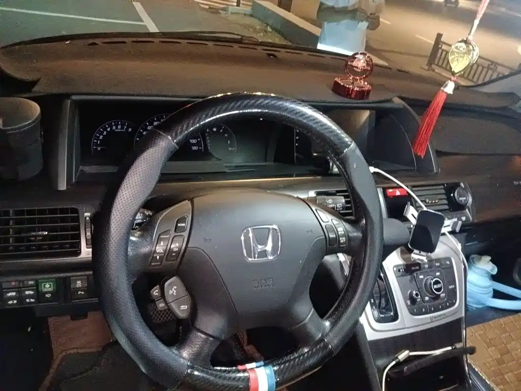 Honda Elysion — миниатюра 3