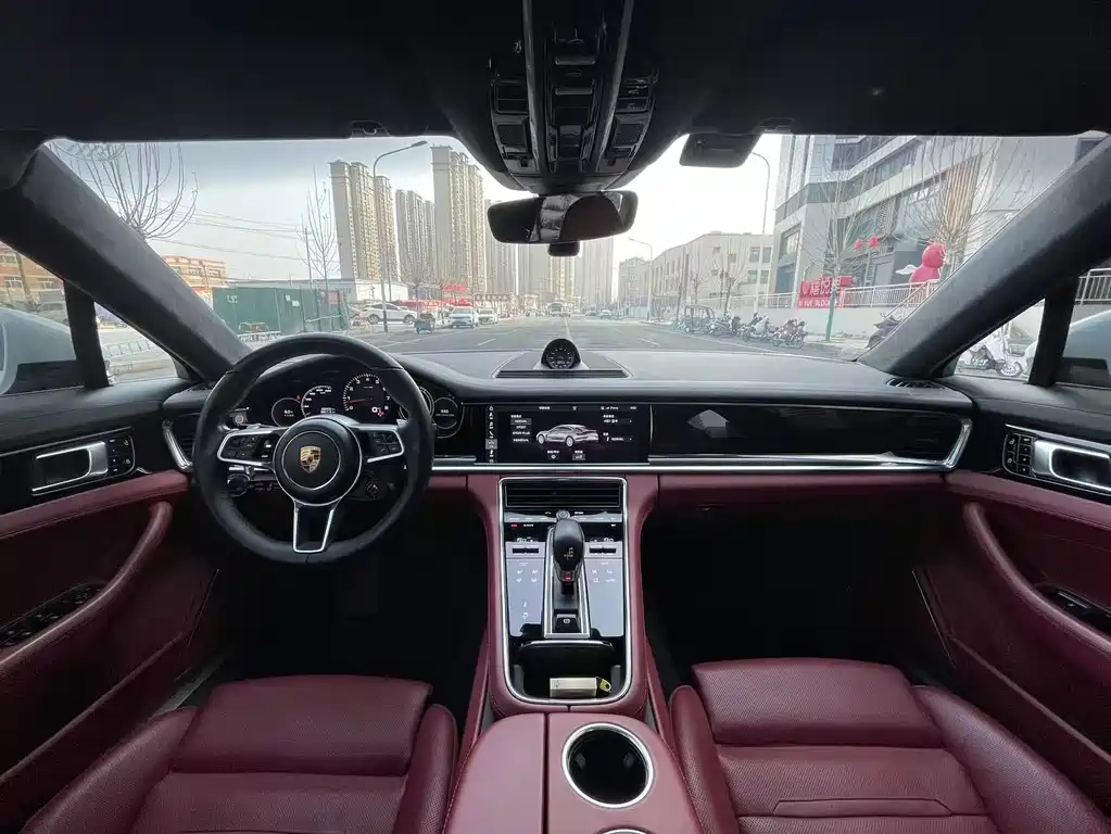 PORSCHE PANAMERA