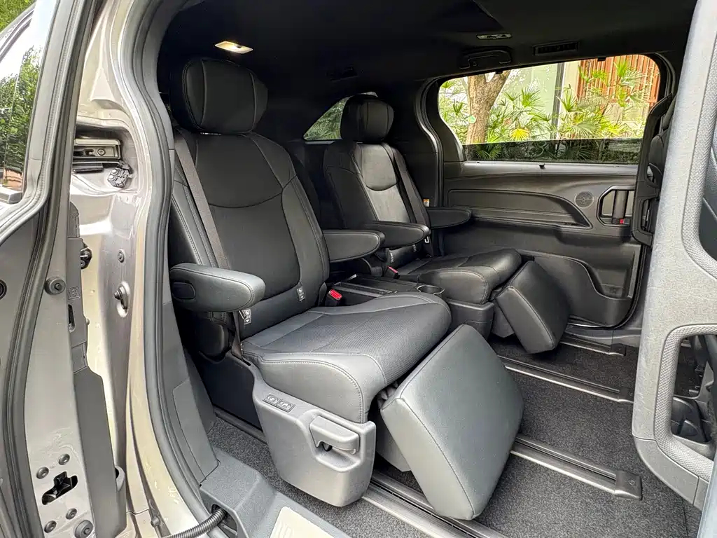 Toyota Sienna — миниатюра 13