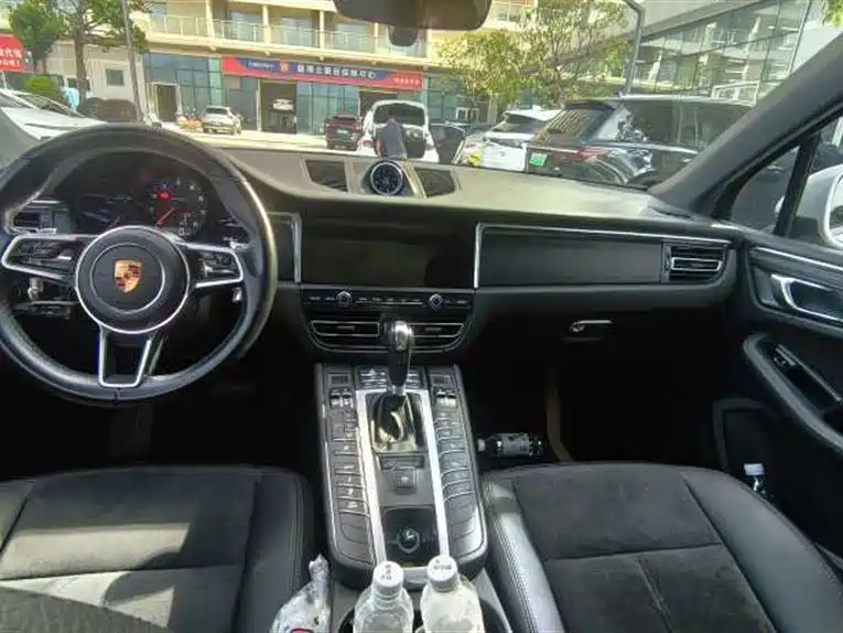 Porsche Macan — миниатюра 7