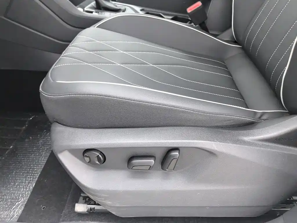 Volkswagen Tiguan L — миниатюра 20