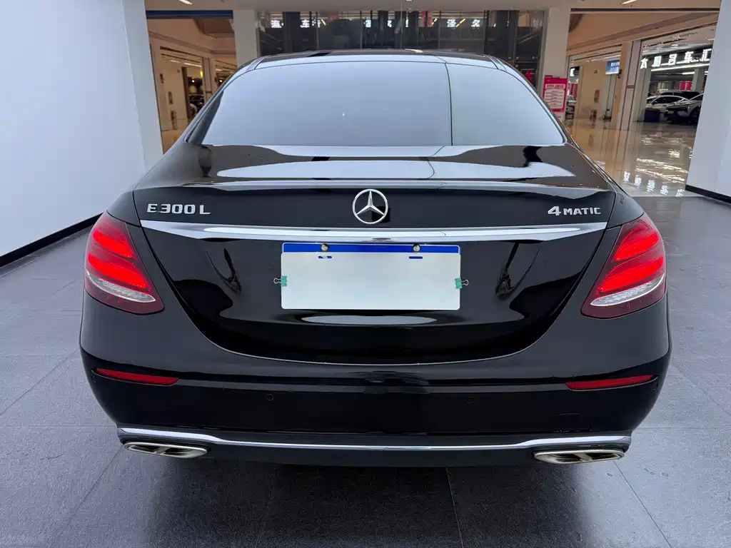 Mercedes-Benz E-Class — миниатюра 8