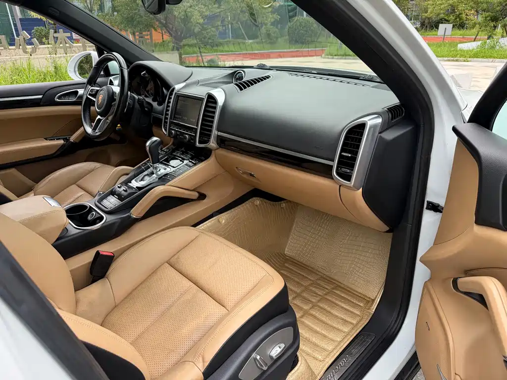 Porsche Cayenne — миниатюра 12