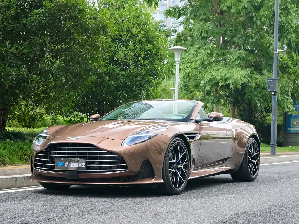 Aston Martin DB12