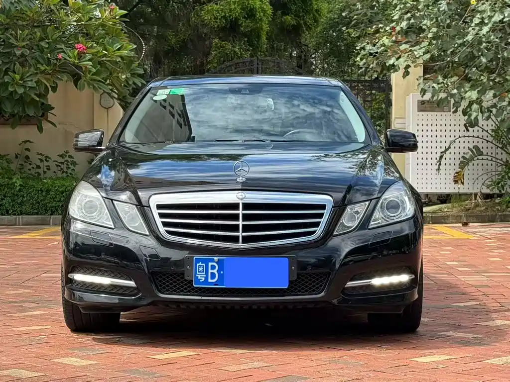 Mercedes-Benz E-Class — миниатюра 2