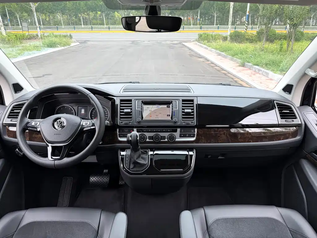 Volkswagen Multivan — миниатюра 7