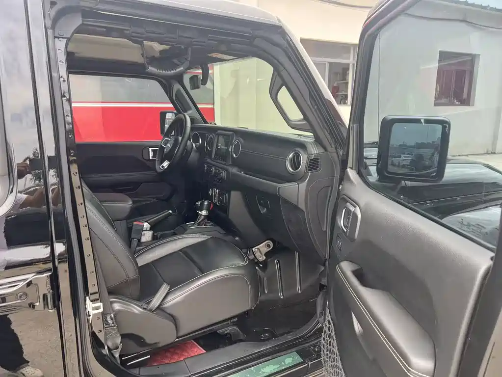 Jeep Wrangler PHEV — миниатюра 7