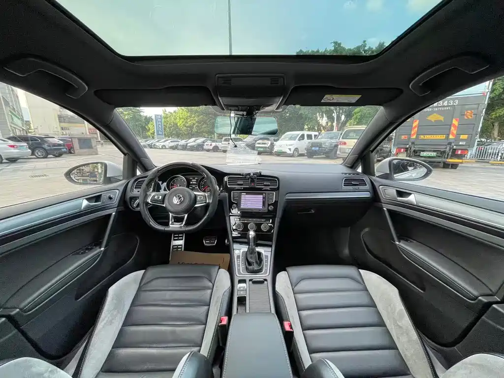 Volkswagen Golf — миниатюра 12