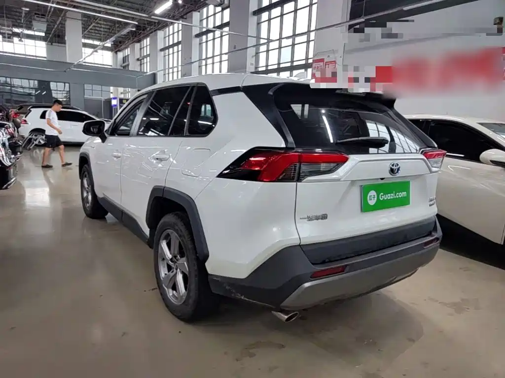 Toyota RAV4 — миниатюра 5
