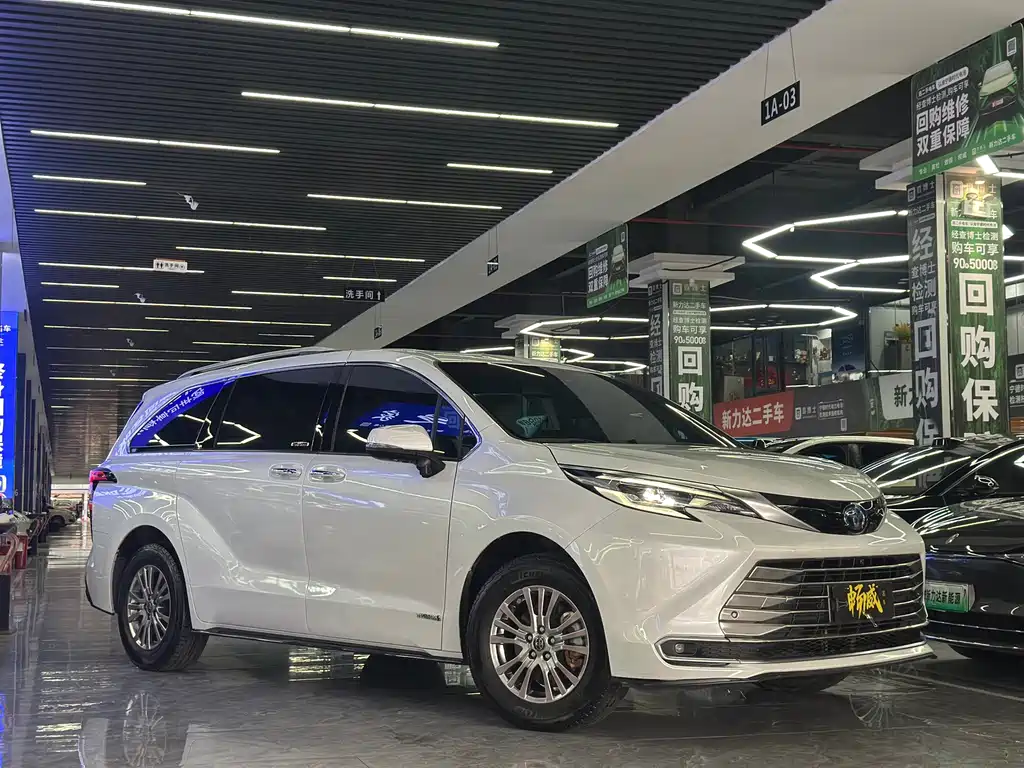 Toyota Sienna — миниатюра 3