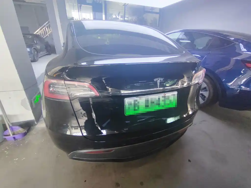 Tesla Model Y — миниатюра 14