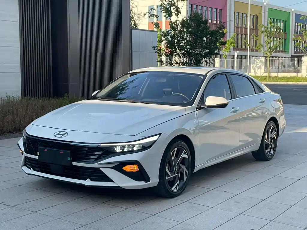 Купить Hyundai Elantra