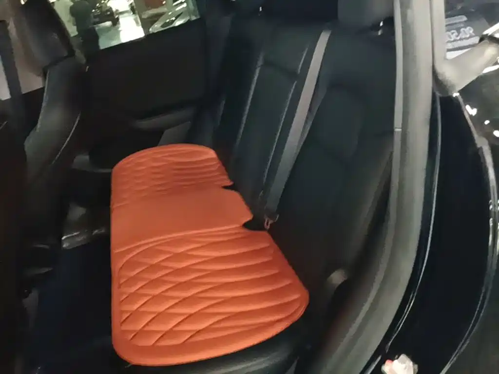 Tesla Model Y — миниатюра 17