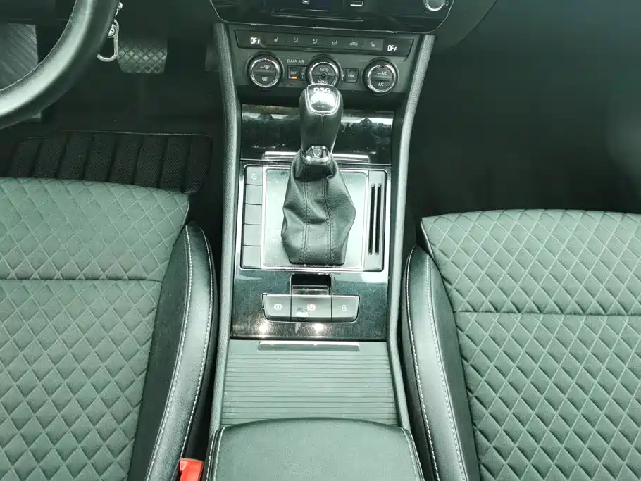 Skoda Superb — миниатюра 16