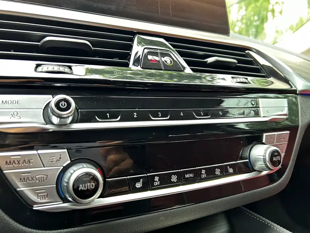 BMW 5 Series — миниатюра 17