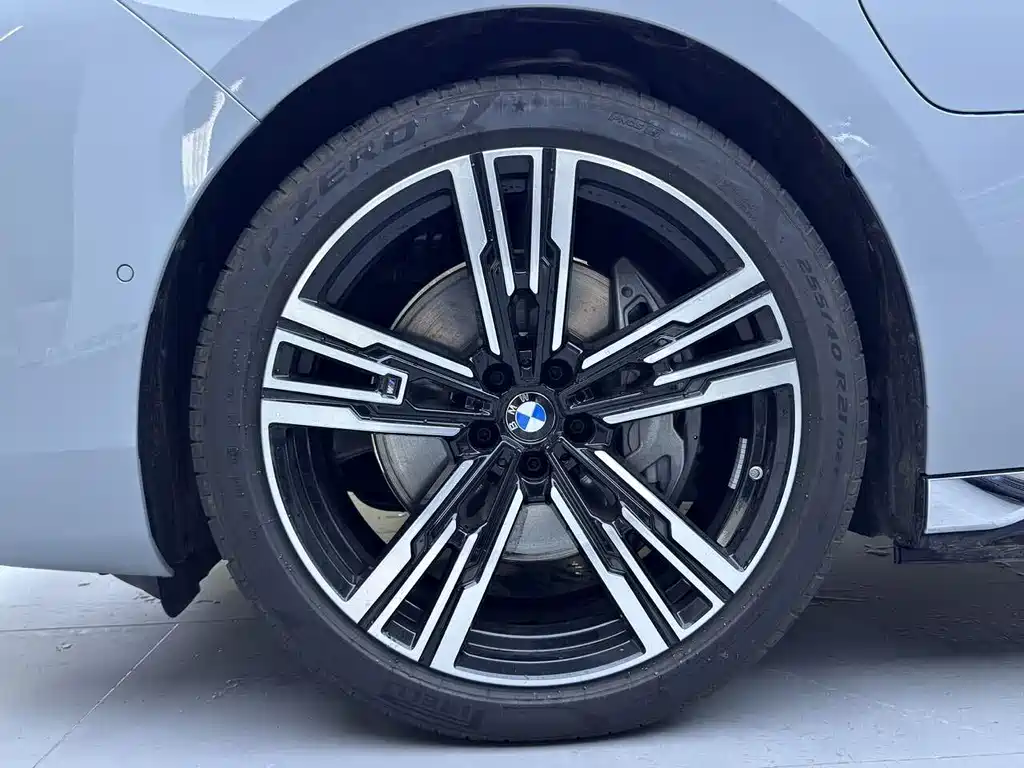BMW I7