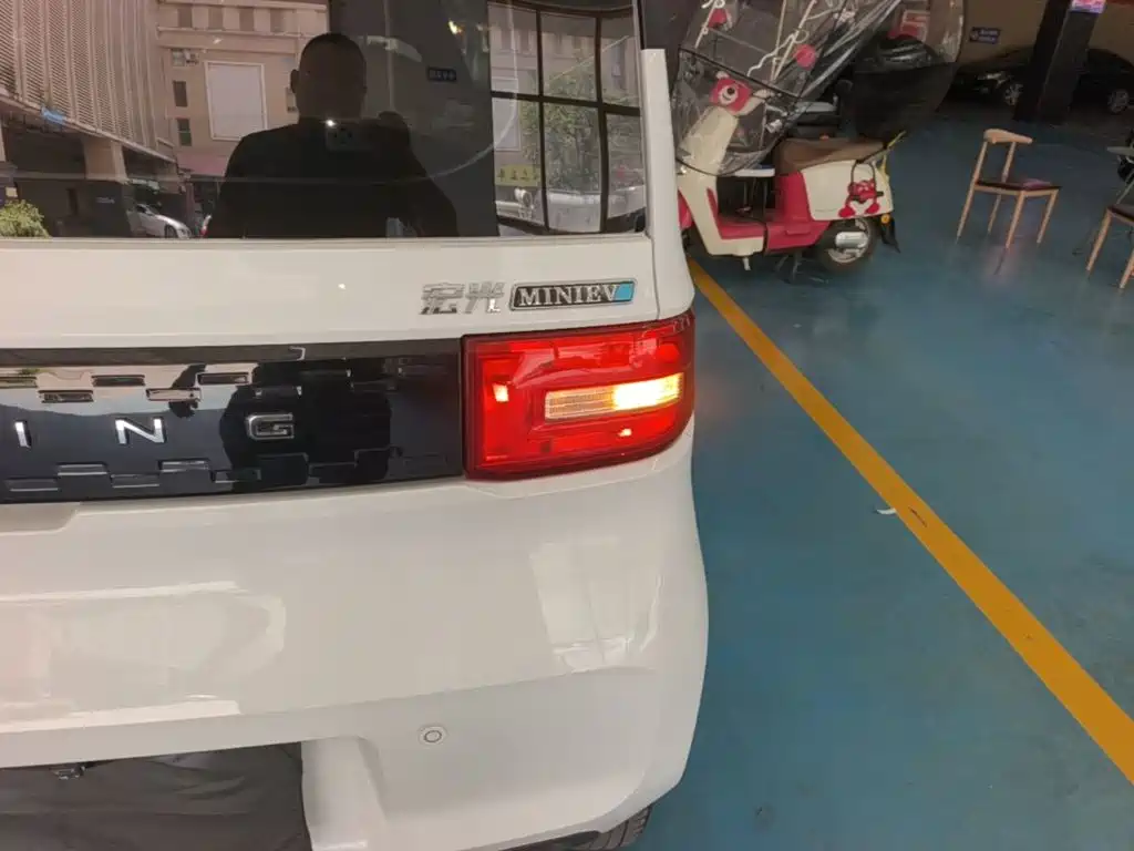 Wuling MINIEV — миниатюра 8