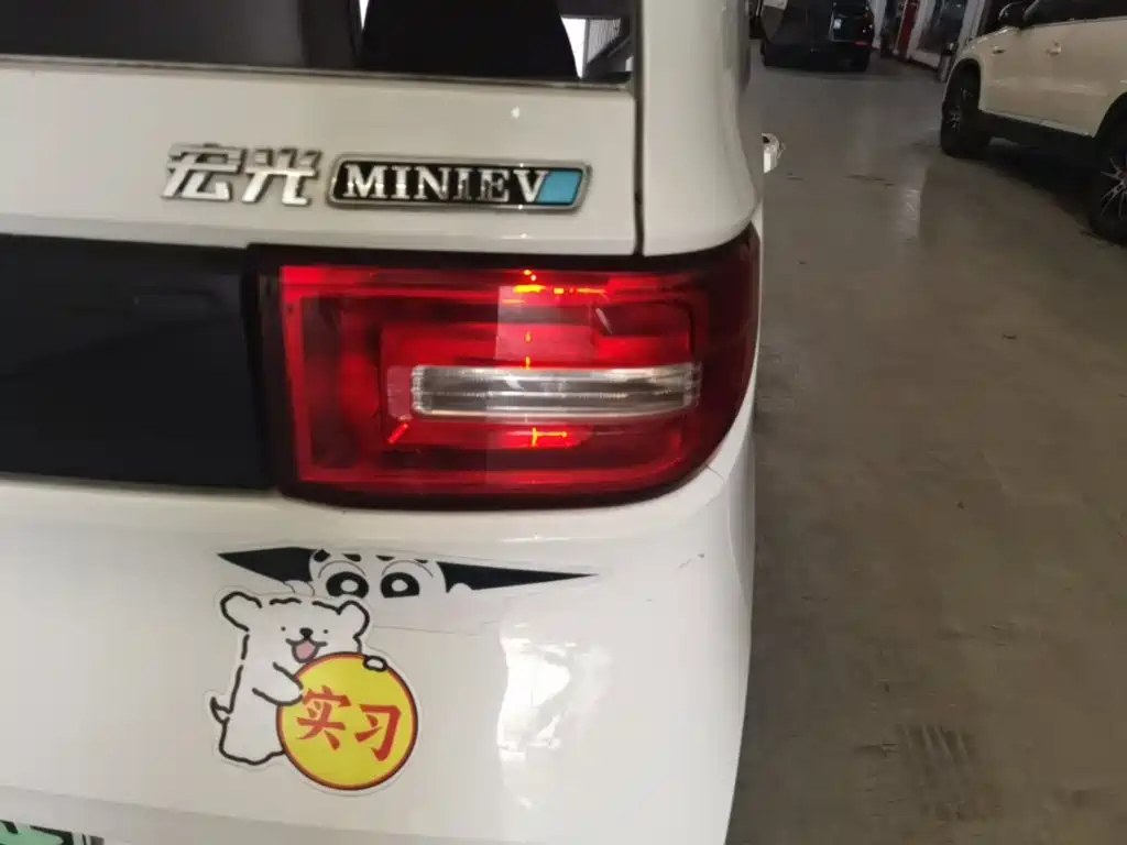 Wuling MINIEV — миниатюра 8