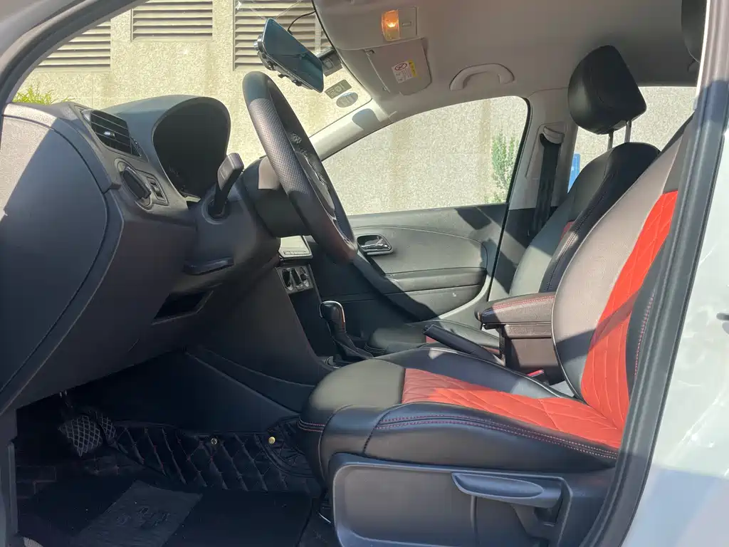 Volkswagen Polo 2018 1.5L AT